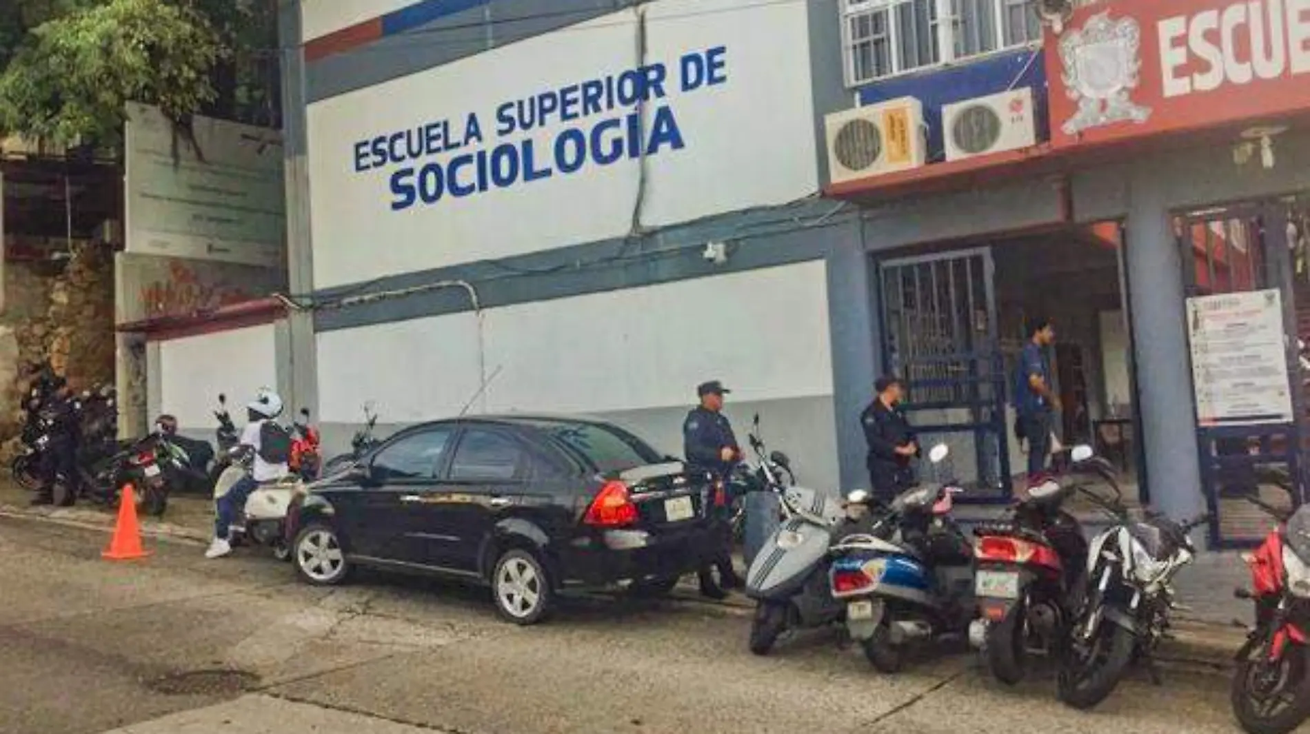 Acapulco - resguardo policiaco en la UAGro